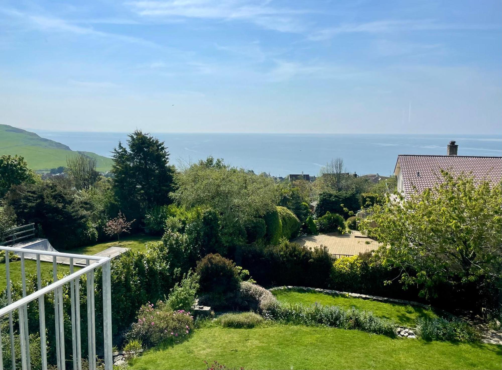 Stunning Charmouth Property With Bay Views! ภายนอก รูปภาพ