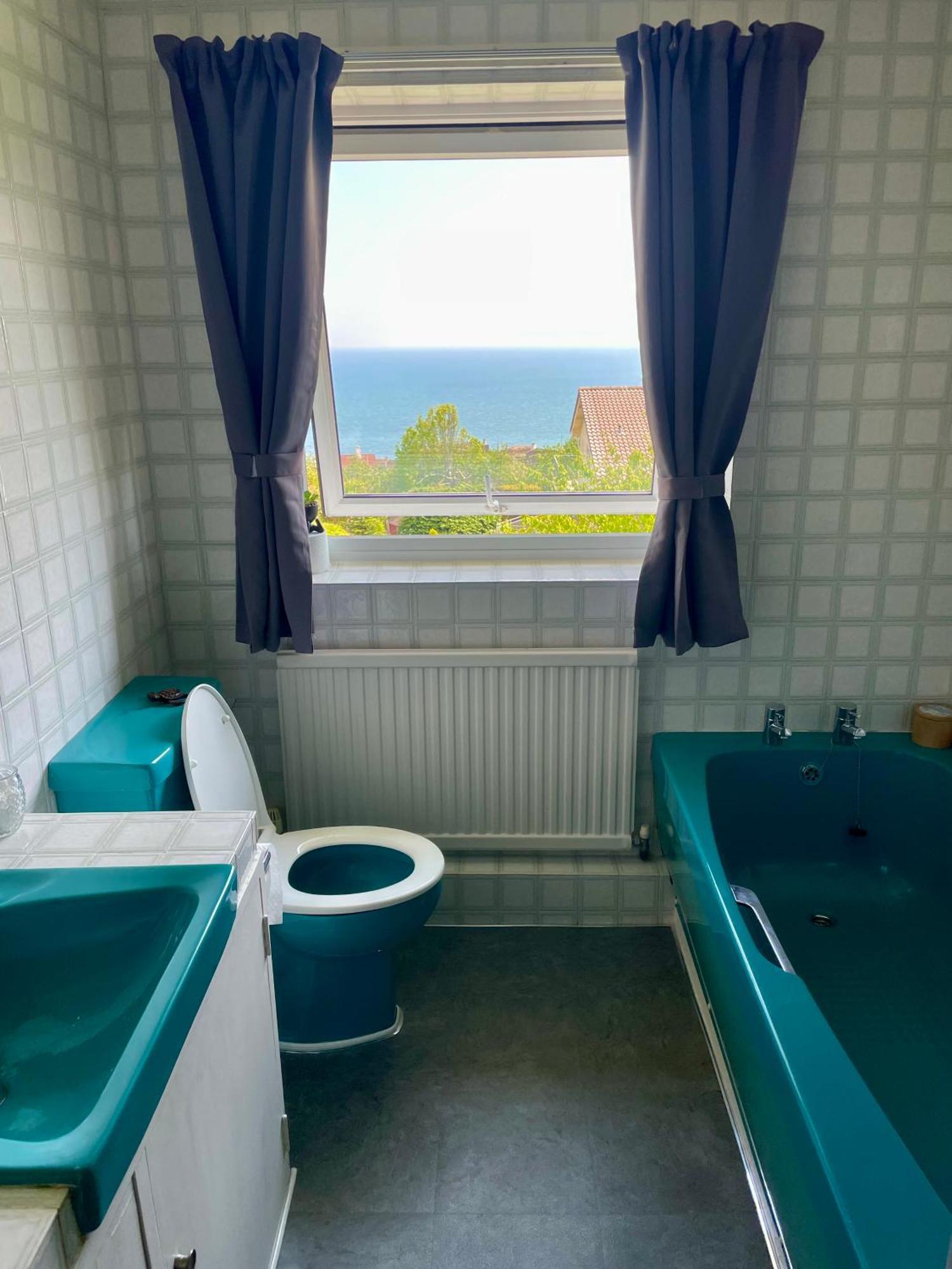 Stunning Charmouth Property With Bay Views! ภายนอก รูปภาพ