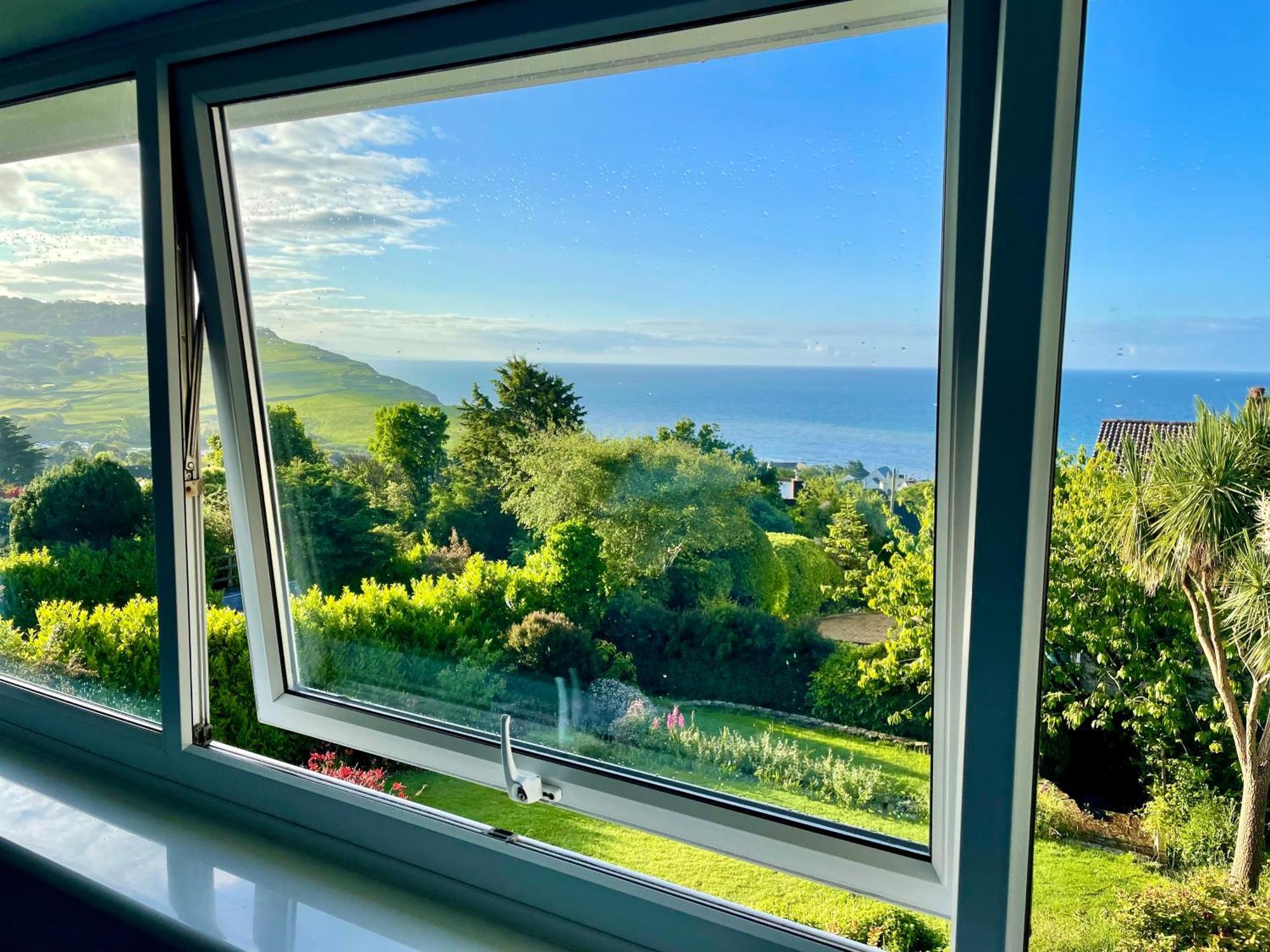 Stunning Charmouth Property With Bay Views! ภายนอก รูปภาพ